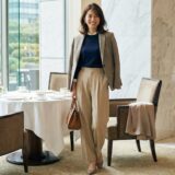 【2026最新】ホテルランチはユニクロで余裕！恥をかかない「高見え」正解コーデ術