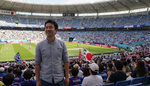 サッカー観戦服装メンズ完全ガイド！季節別コーデと失敗しない