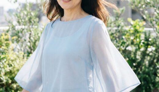 【60代】二の腕隠す服装の正解は？おばさん見え回避＆涼しい着こなし術